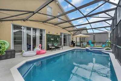 Image de Spacious 6-bedroom house with Private Pool/Spa, Game Room, & Resort Perks