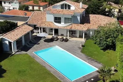 Image de Magnifique villa piscine chauffée, plage à pied!