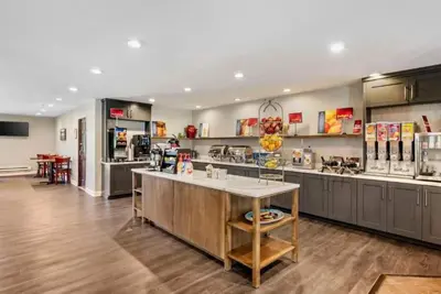 Image de Work-Ready Room by Scenic Ballooning Flights Near Brush Creek Park