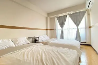 Image de 30sec walk to Tsutenkaku/1 stop to Namba Sta. /Ah56