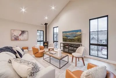 Image de Monthly Lease - Revival Retreat by Tahoe Getaways - 4br in Downtown Truckee