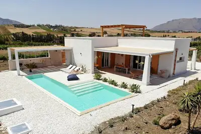 Image de Villa Zagara di Calatubo | Alcamo Marina | Infinity Pool | Vineyard & Sea Views