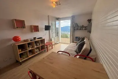 Image de Appartement confortable avec terrasse au rez-de-chaussée