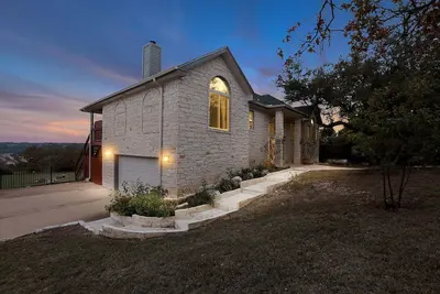 Image de New! 4br Leander Retreat with Hot Tub & Views