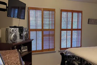 Image de Spacious 4-bedroom house with Ac in lovely Richmond. Non smoking in house.