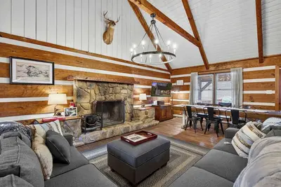 Image de Waterfront cabin w/ hot tub & Bbq grill