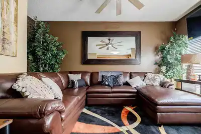 Image de 2 Master Suites with separate & private bathrooms - Outdoor smoking area