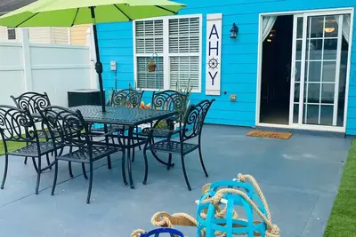 Image de Game Room with Arcade & private patio & smoking area & beach theme