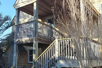 Image de Second-floor two-bedroom villa with screened porch.