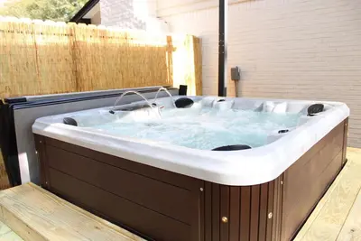 Image de New! Aiken Retreat | Firepit | Hot Tub | Near Dtwn