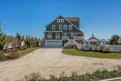 Image de Mantoloking Beach Front Home with Pool