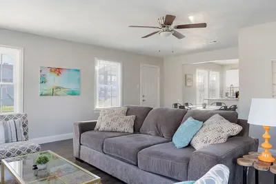 Image de Beautiful 3-Br home with Queen beds in pleasant Historic Dallas neighborhood