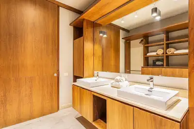 Image de Luxurious 3 Bd Haven: Spectacular Jungle Views