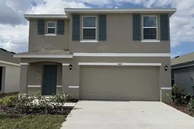 Image de 5-bedroom house in perfect Parrish with cool Ac breeze