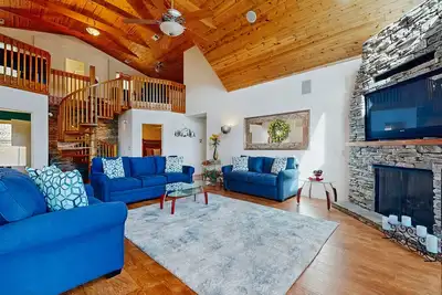 Image de Mountain-View Retreat in Peaceful Franklin – Cozy, Pet-Friendly Escape