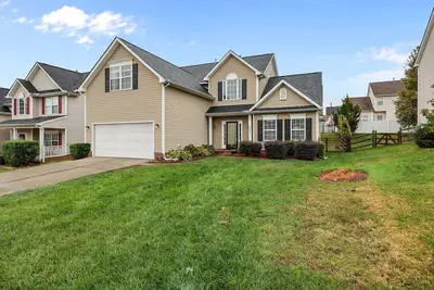 Image de Spacious 5br Home 2 Ensuites Gym and Firepit