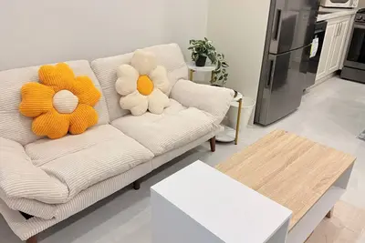 Image de Comfy 2br Private Suite near Ubc • Quiet & Modern