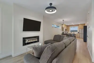 Image de Modern 2br/2ba Calgary Suite • Free Parking • Near CTrain & Downtown