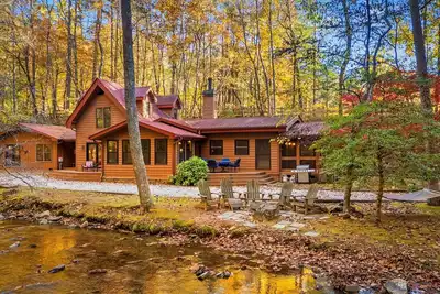 Image de *New* Go With the Flow | Hot Tub • Game Room • Views