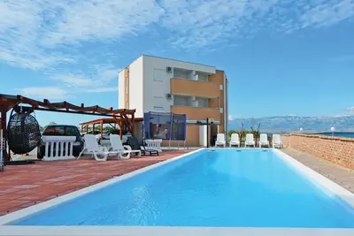 Image de Charmant appartement à Nin avec piscine