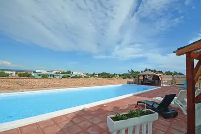 Image de Charmant appartement à Nin avec piscine
