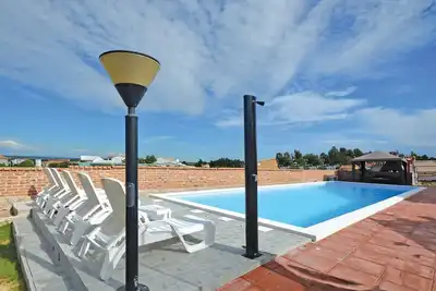 Superbe appartement de 2 chambres à Nin