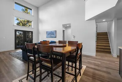 Image de Brand New Townhome in World Famous Running Y Resort