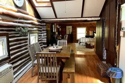 Image de Cozy Cabin with Hot Tub in Copake Lake - near winter activities!