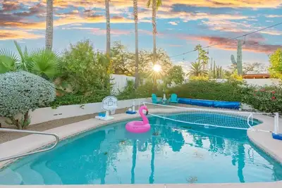 Paradise Valley, Heated Pool & Mini Golf 4br, Luxe