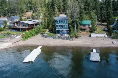Image de Shuswap Lakefront Cozy Retreat with Dock, Fishing, Kayaks, Trails and Fire Pit
