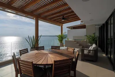 Image de Spacious 6-bedroom apartment in the heart of Bucerias with panoramic views.