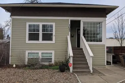 Image de Charming 3-bedroom with fenced back yard