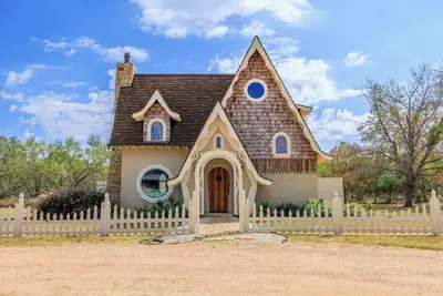 Image de Enchanted Cottage • Fireplace, Cozy Loft & Hot Tub