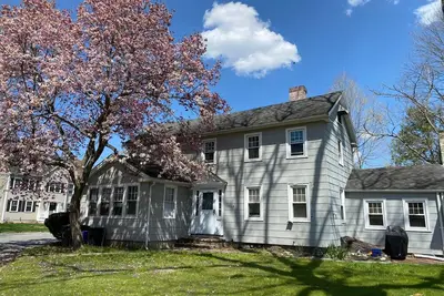 Image de Location, Location, Location! \n. 9 mile walk to World Cup / Gillette Stadium.
