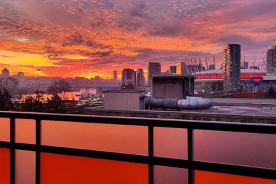 Image de Landmark Views Condo | Parking | Soundbar | Near Bc Place & Amtrak | Licensed