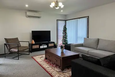 Carnoustie Calm- A Cosy Wattle Downs Home