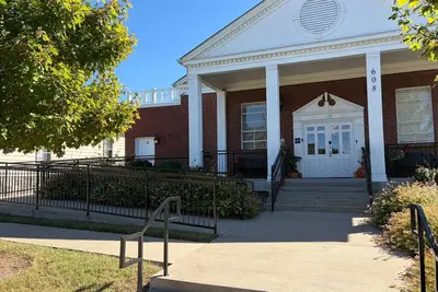 Image de Modern Comfort meets Historic Church