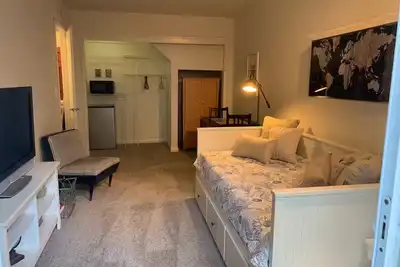 Image de Cozy & Private - Walk to the Beach - Monthly & Weekly discounts