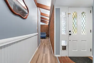 Image de 3-bedroom furnished retro rancher in Easley with fenced yard