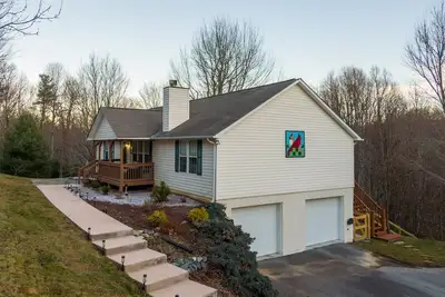 Image de Welcome to Our Happy Nest - Pet friendly, game tables