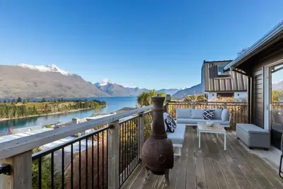 Image de The Sanctuary - 4pax - Lake view