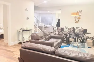 Image de Spacious 5-Bed Retreat • Family-Ready • Sleeps 12