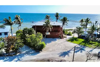 Image de 2-bedroom ground floor unit just steps from the gulf with a small private beach