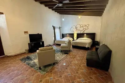 Image de Galley downtown Tepoztlan with parking lot