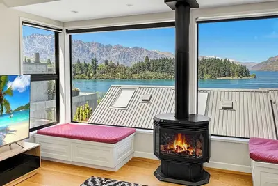 Image de Lakefront Location | Walk to Town | Family Stay