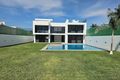 Image de New home in Oaxtepec with heated pool