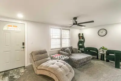 Image de 3 Mi to Historic Dtwn Waycross: Pet-Friendly Home