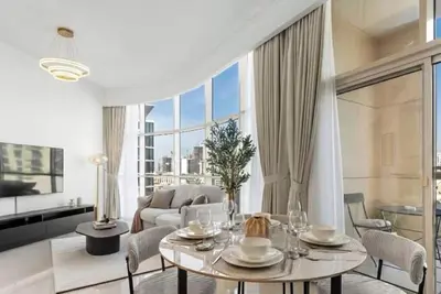 Image de StayShort - Stylish 1-Bedroom Home Sleeps 4 in Jvc