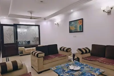 Image de Cozy & Spacious 3bhk in Gk3 – Perfect for Families!