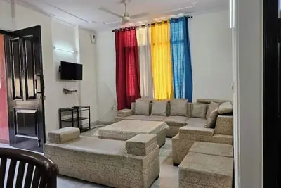 Image de Charming 3-Bedroom Family Rental Next to Lajpat Market – Central & Convenient!